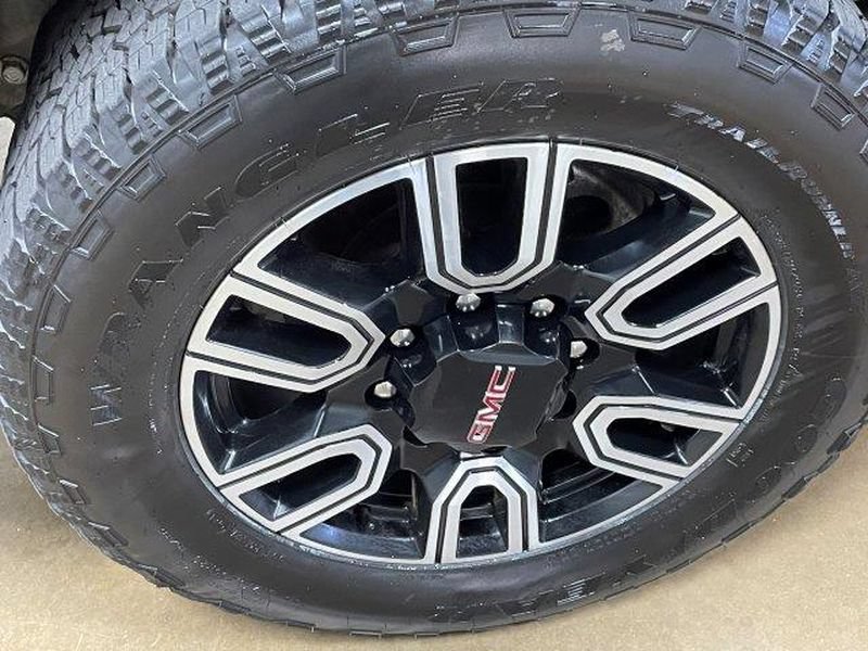 Used 2023 GMC Sierra 2500 AT4 w/ Gooseneck/5TH Wheel Package AWD/4WD image 9