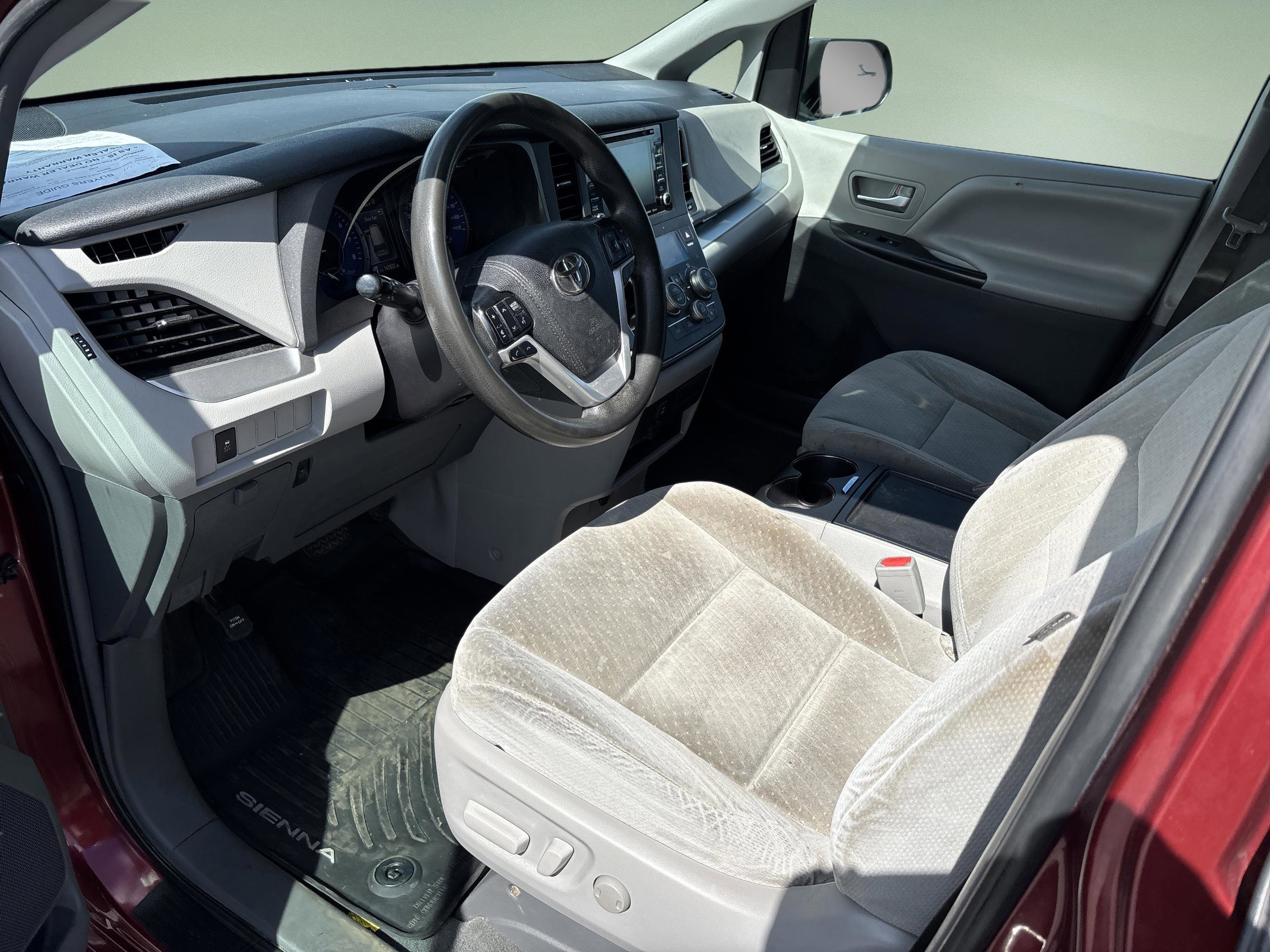 Used 2019 Toyota Sienna LE w/ Outdoor Package FWD image 20