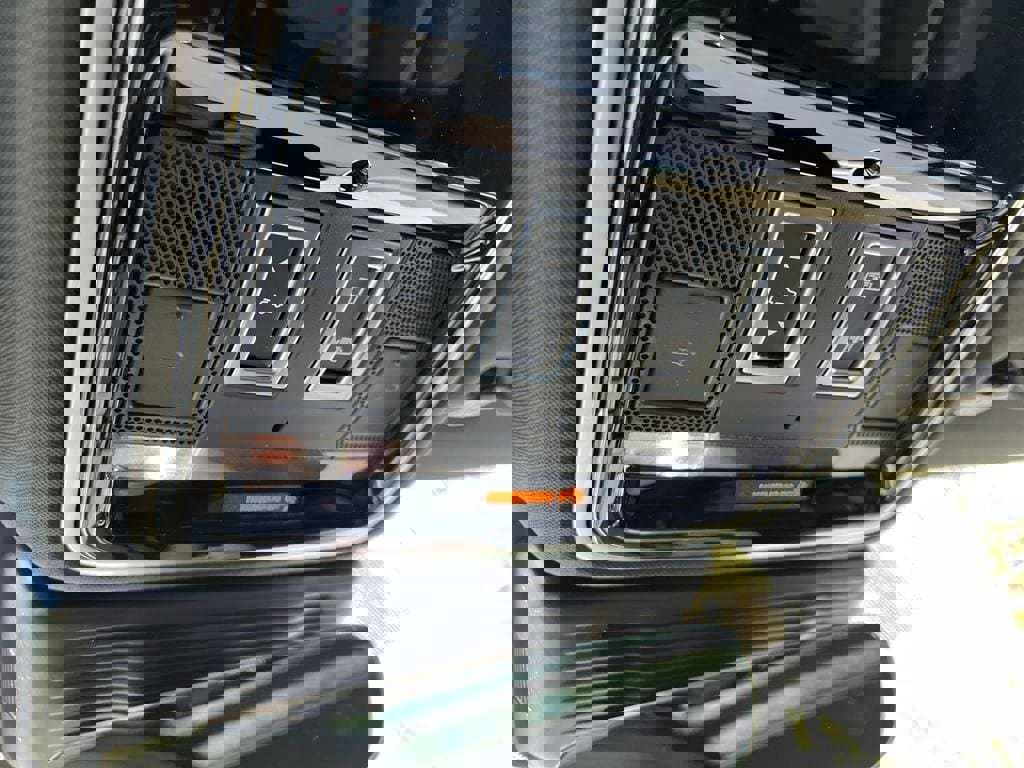 New 2026 Land Rover Range Rover Velar Dynamic SE image 21