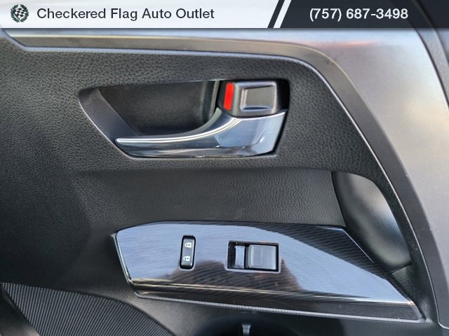 Used 2018 Toyota RAV4 SE image 45