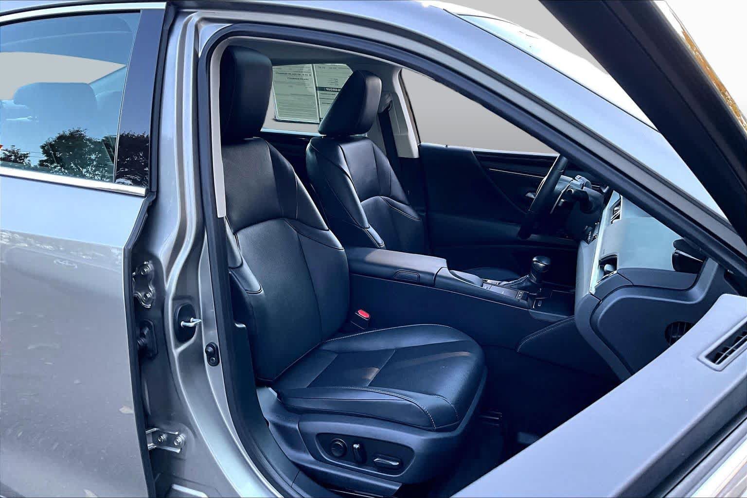 Used 2020 Lexus ES 350 w/ Premium Package FWD image 8