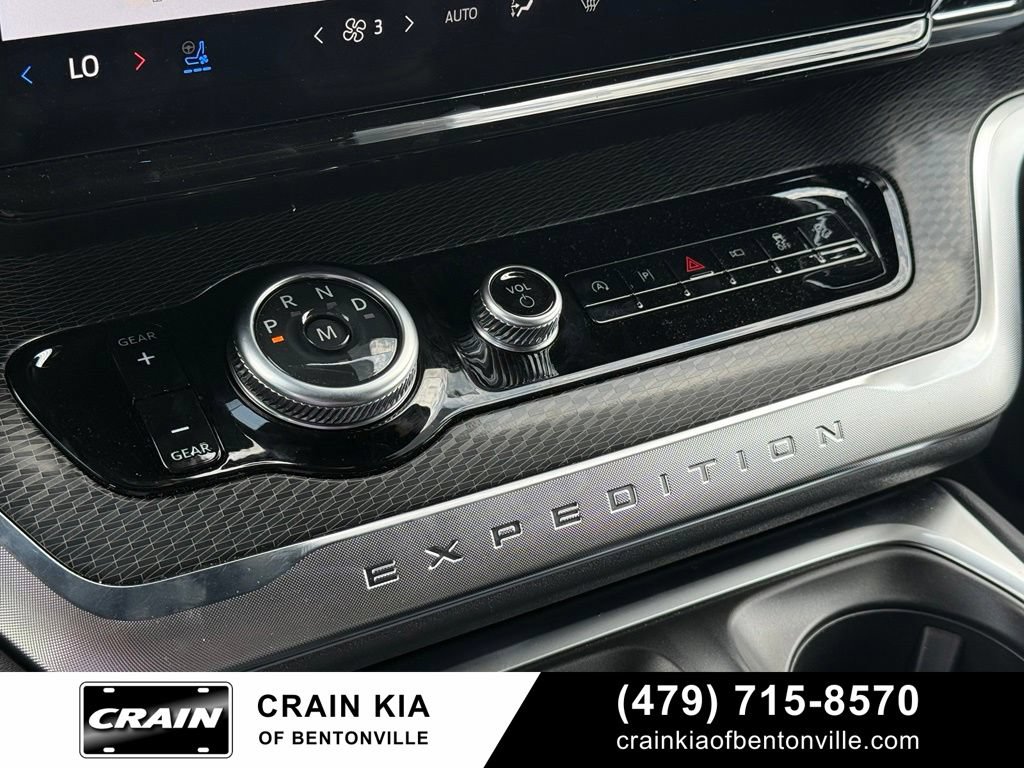 Used 2026 Ford Expedition Platinum w/ Stealth Performance Package AWD/4WD image 18