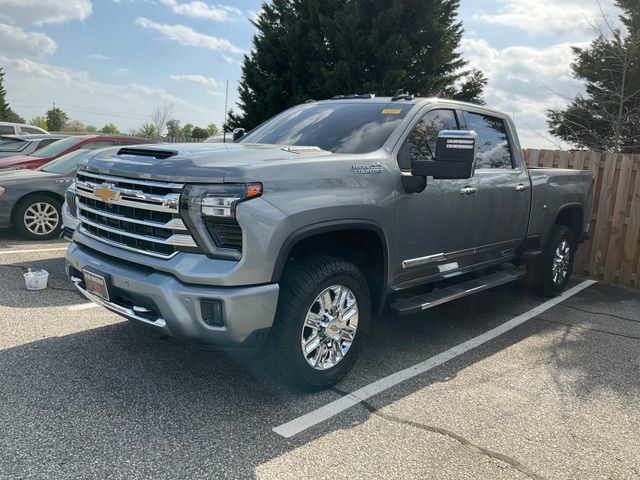 Used 2024 Chevrolet Silverado 3500 High Country w/ High Country Premium Package image 3