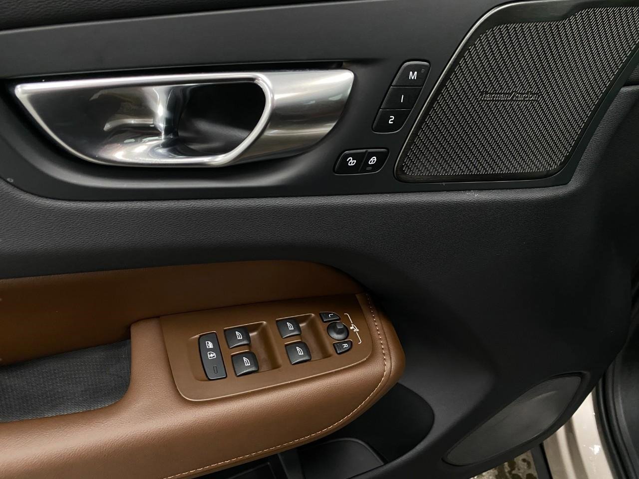 Used 2024 Volvo XC60 T8 Plus w/ Climate Package image 31