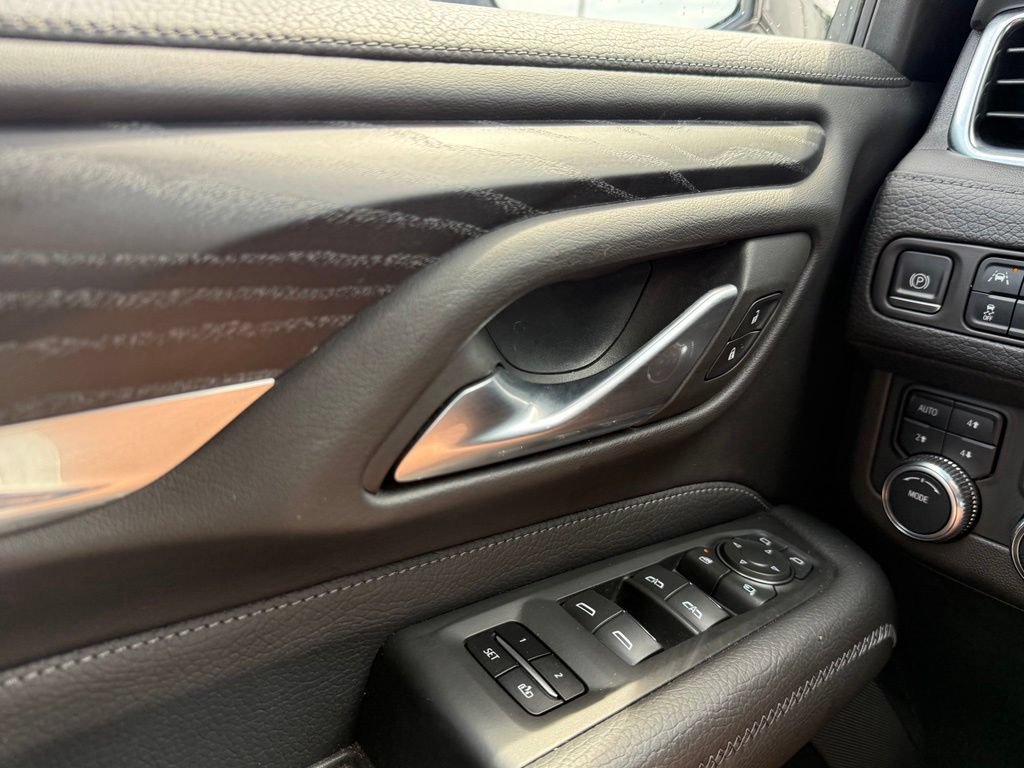 Used 2022 GMC Yukon XL Denali AWD/4WD image 11