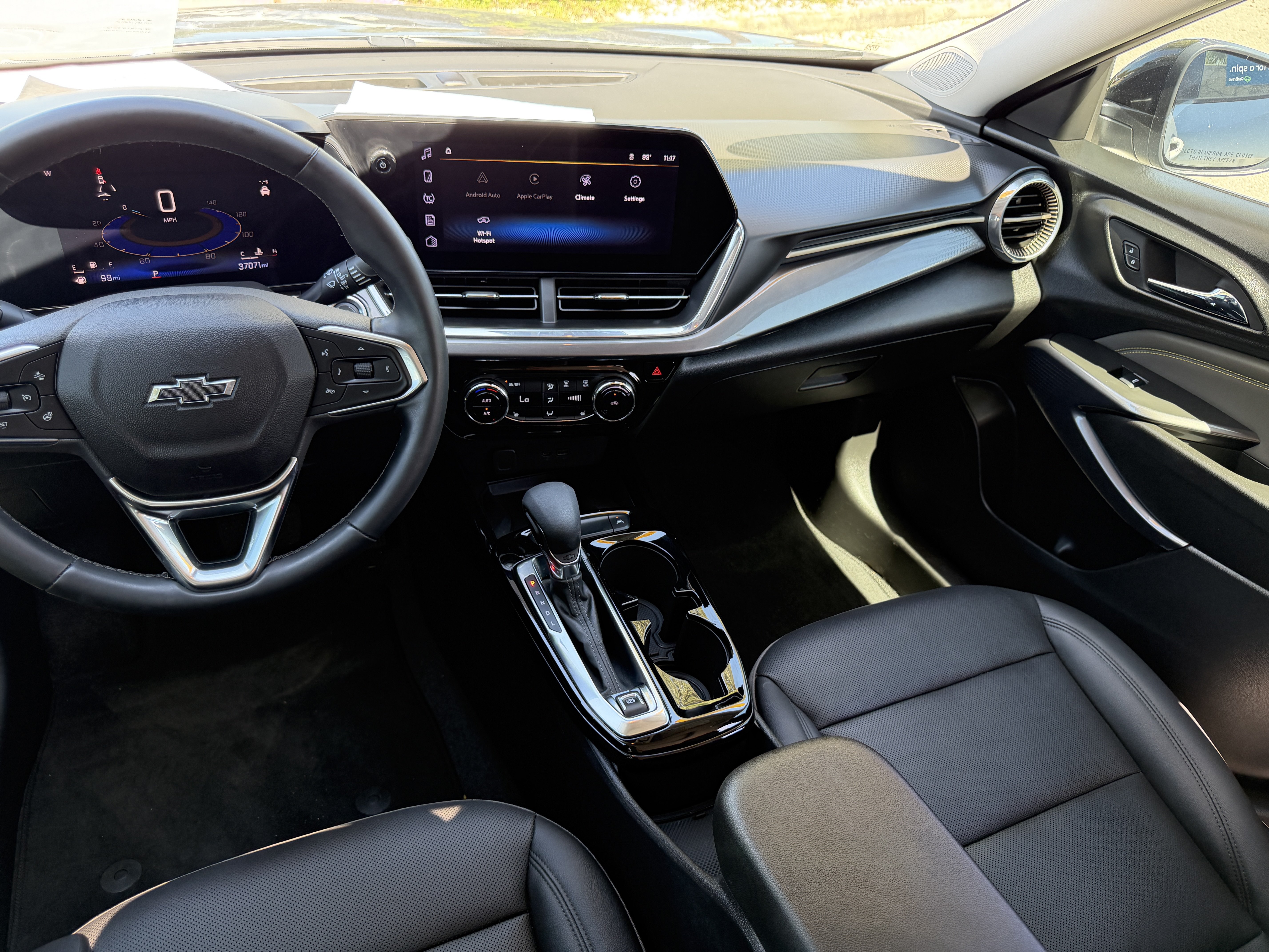 Used 2025 Chevrolet Trax ACTIV w/ Sunroof Package FWD image 17