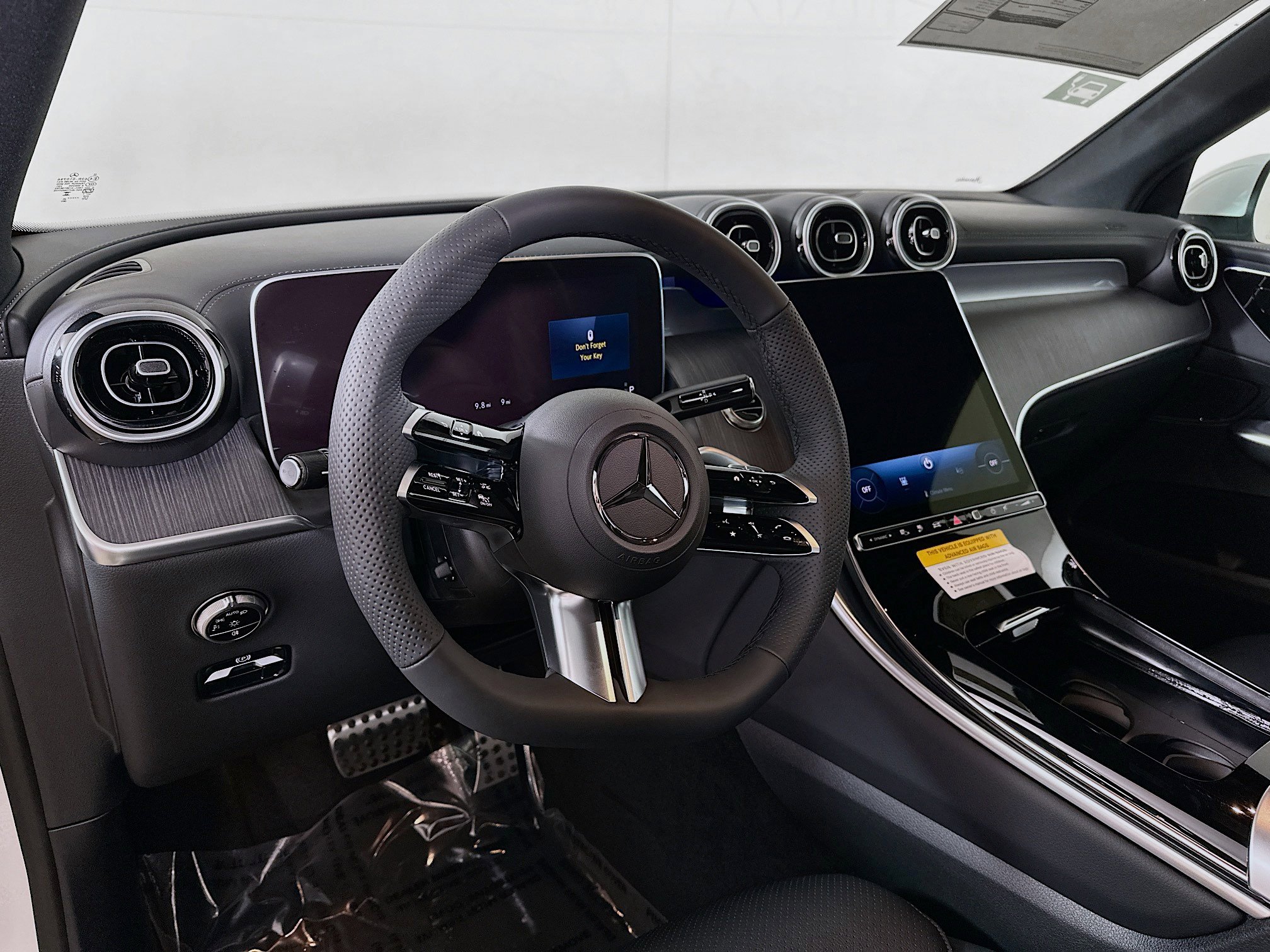 New 2025 Mercedes-Benz GLC 350e 4MATIC image 9