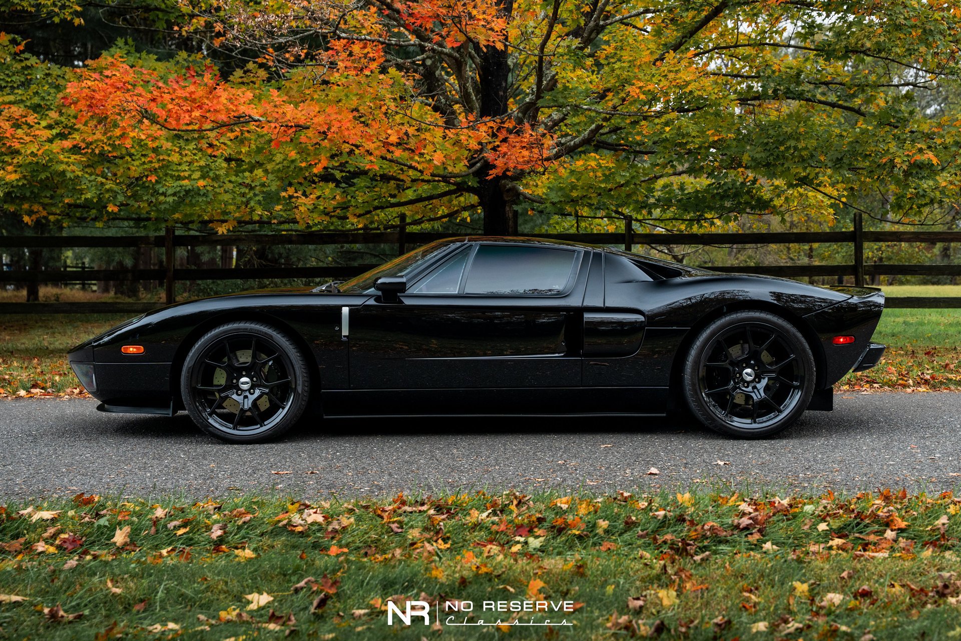 Used 2005 Ford GT image 35