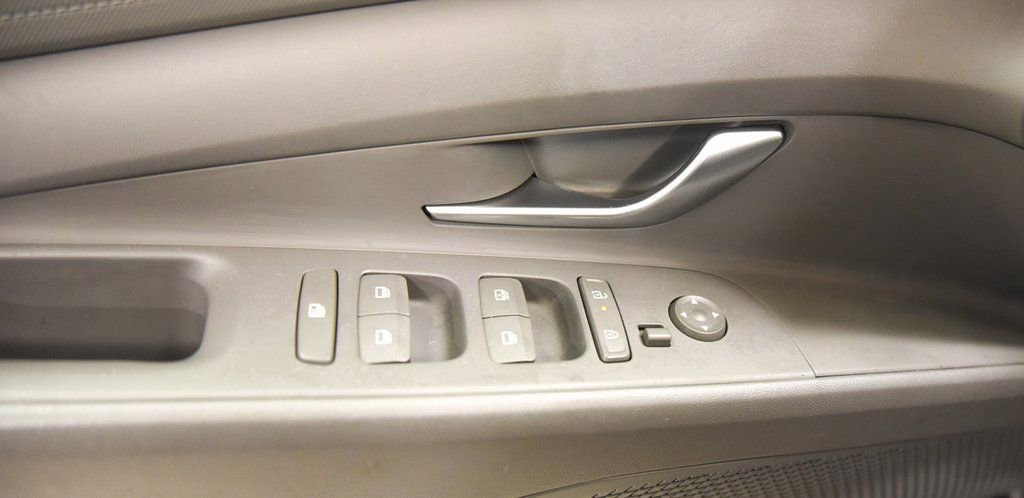 Used 2024 Hyundai Elantra SEL image 15