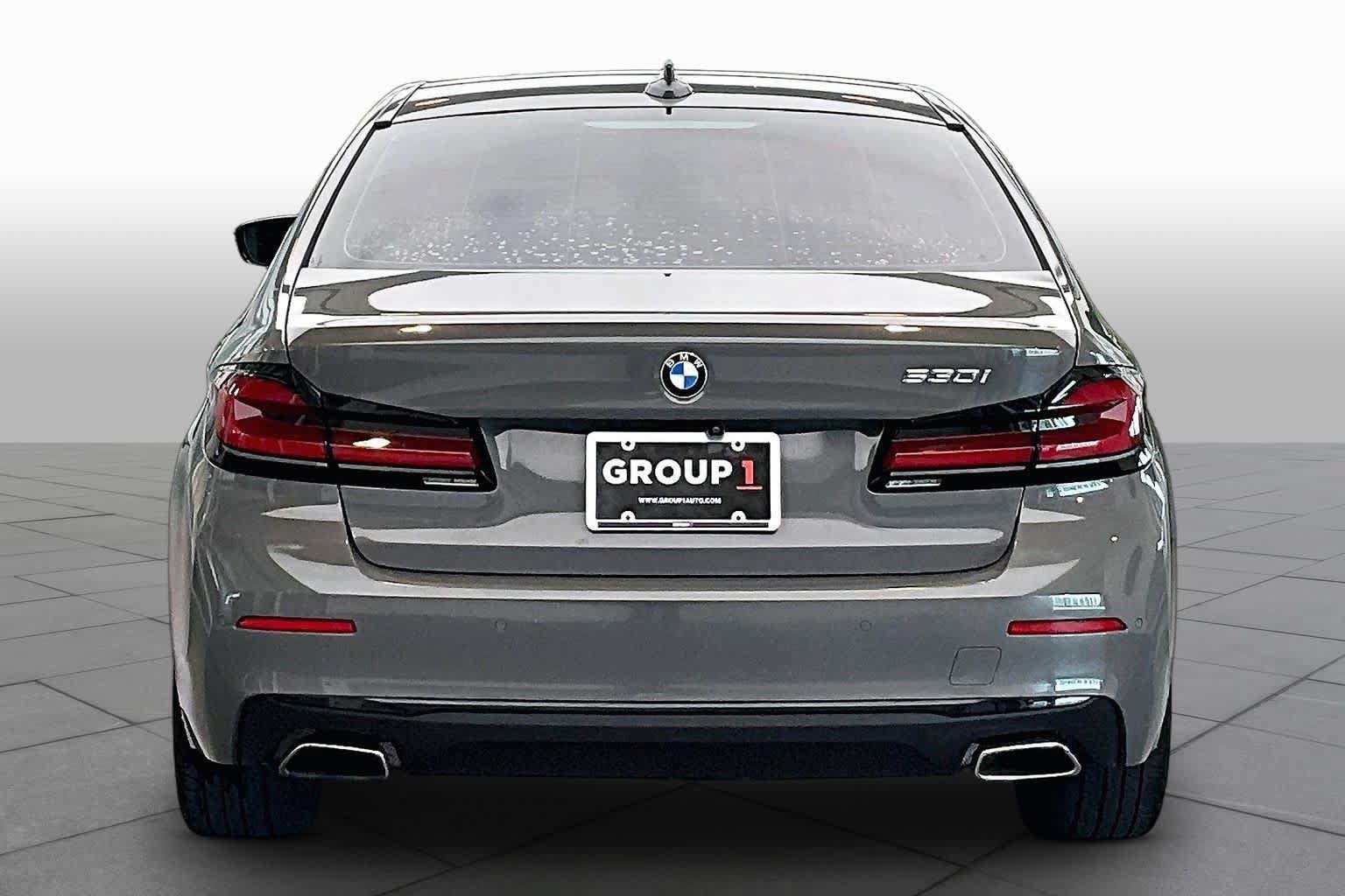 Used 2021 BMW 530i w/ Premium Package RWD image 4