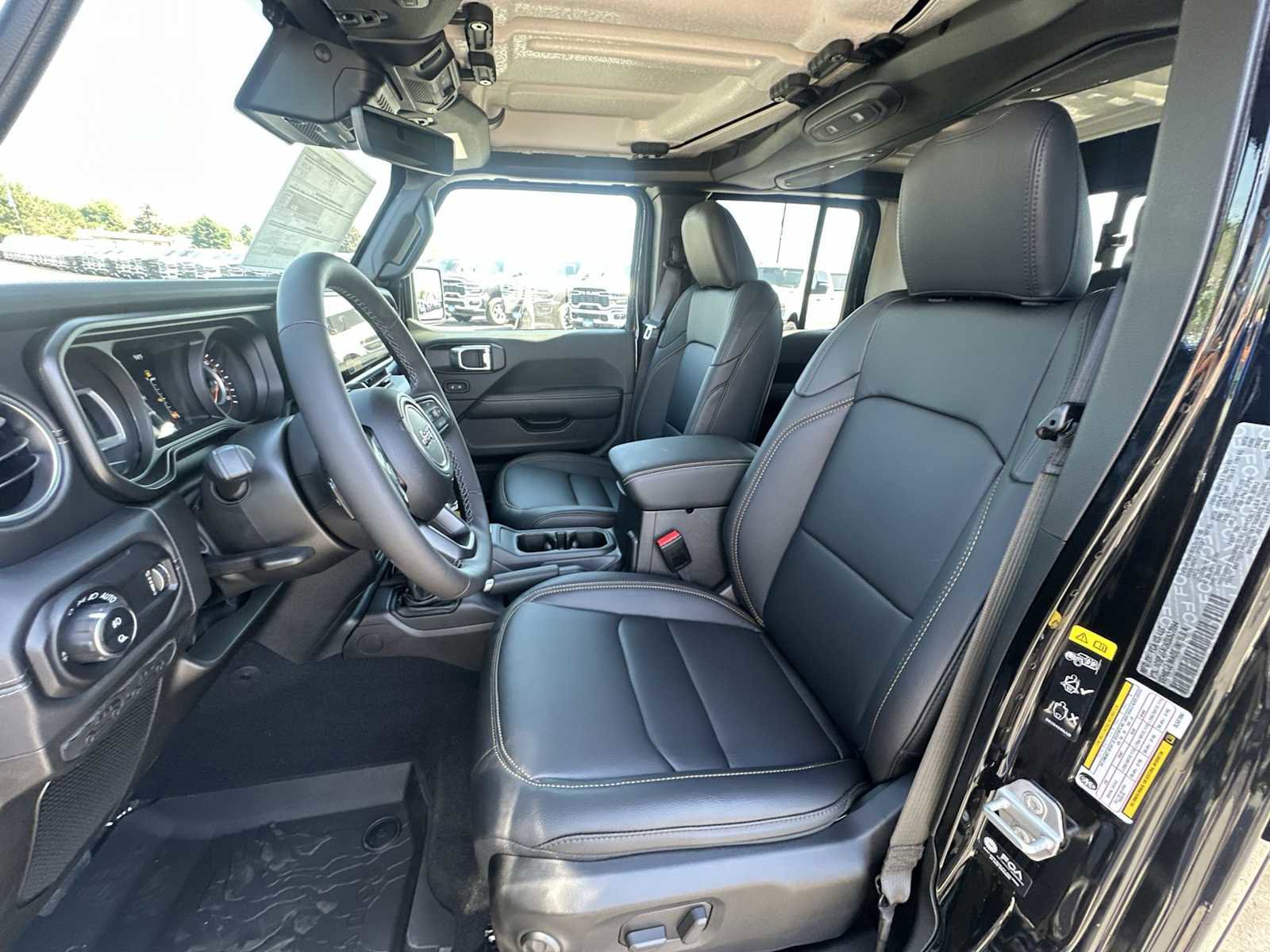 New 2025 Jeep Gladiator Sport image 13