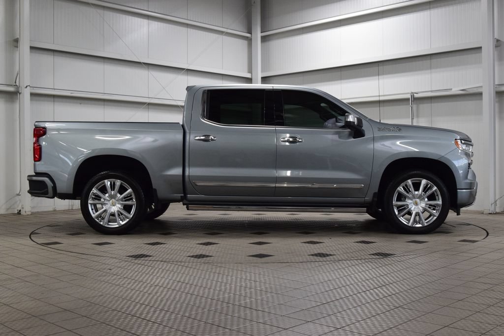 Used 2025 Chevrolet Silverado 1500 High Country AWD/4WD image 9