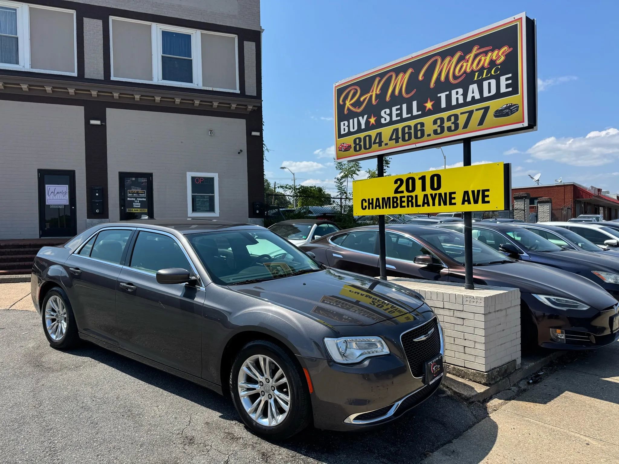 Used 2016 Chrysler 300 Limited image 1