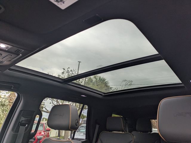 Used 2023 GMC Yukon AT4 w/ Technology Package image 24