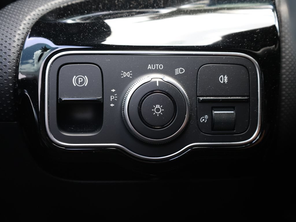 Used 2024 Mercedes-Benz CLA 250 image 31