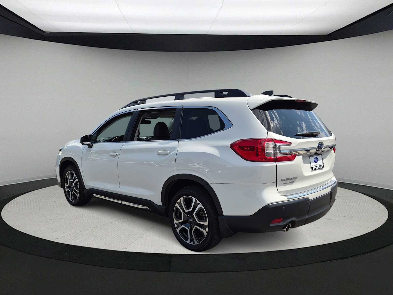 Used 2023 Subaru Ascent Limited w/ Technology Package AWD/4WD image 6