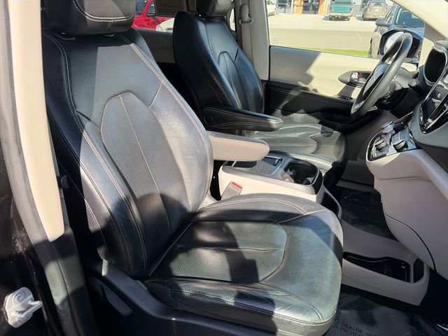 Used 2022 Chrysler Pacifica Touring-L FWD image 35