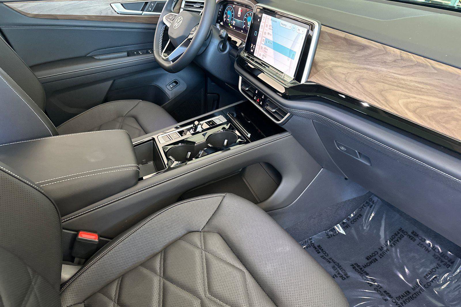 New 2026 Volkswagen Atlas SE w/ Panoramic Sunroof Package image 16