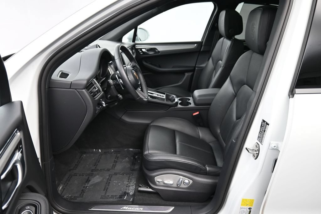 Certified 2026 Porsche Macan AWD/4WD image 9