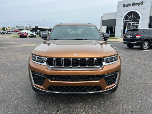 New 2026 Jeep Grand Cherokee Limited w/ Luxury Tech Group II AWD/4WD image 2