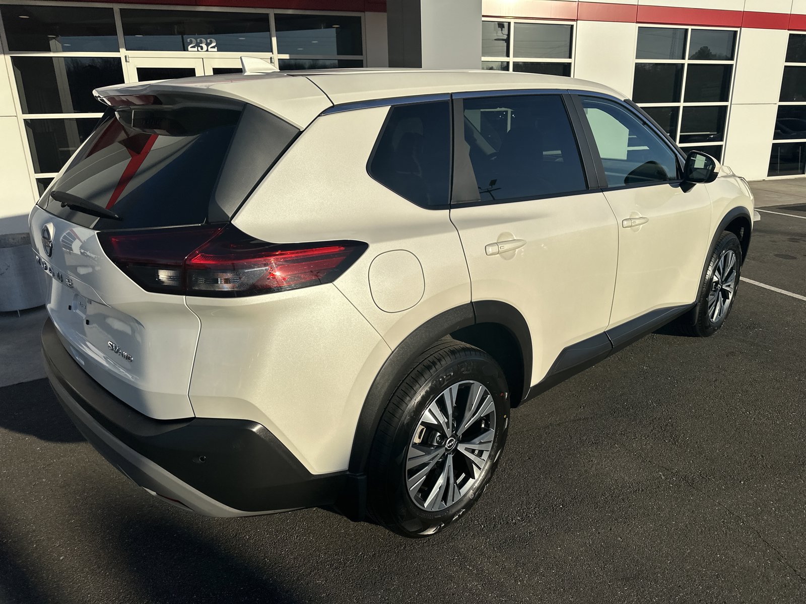 Used 2022 Nissan Rogue SV AWD/4WD image 8