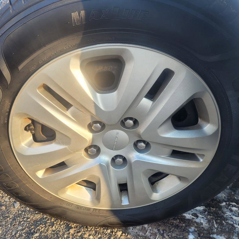 Used 2018 Dodge Grand Caravan SE w/ UConnect Hands-Free Group image 32