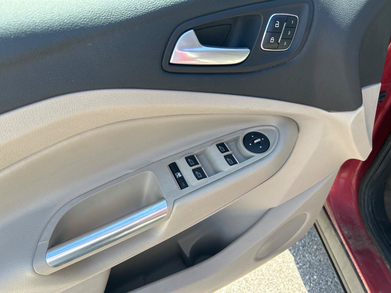 Used 2014 Ford Escape Titanium FWD image 12