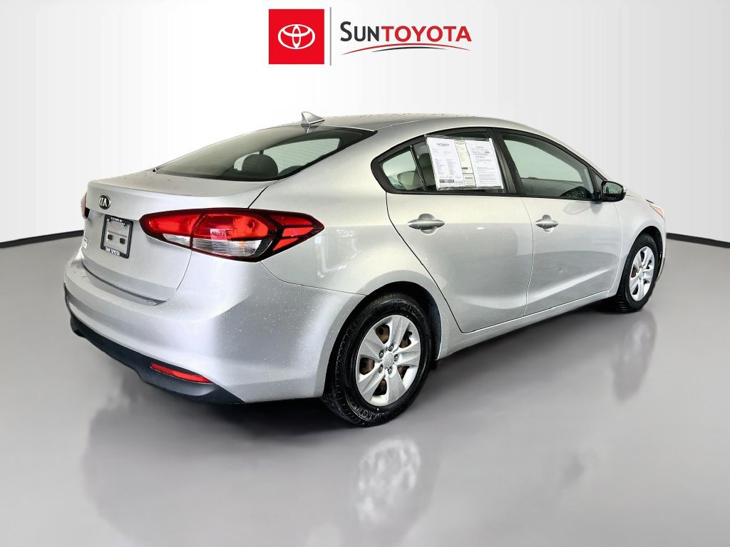 Used 2017 Kia Forte LX FWD image 4