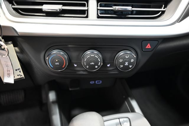 Used 2024 Chevrolet Trax RS w/ Driver Confidence Package FWD image 17