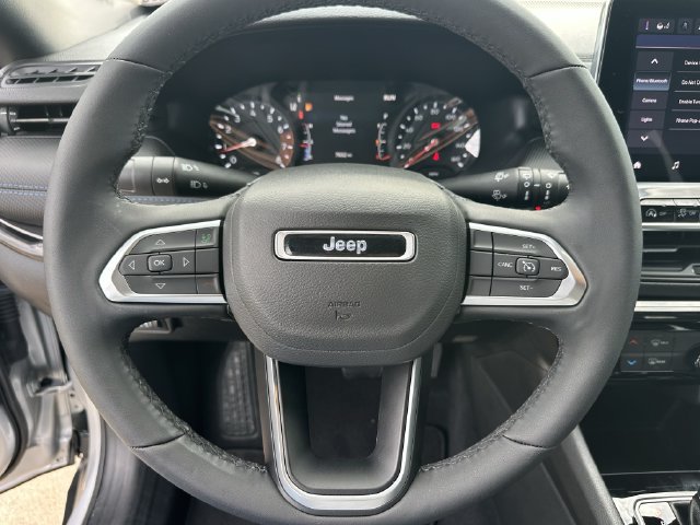 Used 2026 Jeep Compass Latitude AWD/4WD image 11