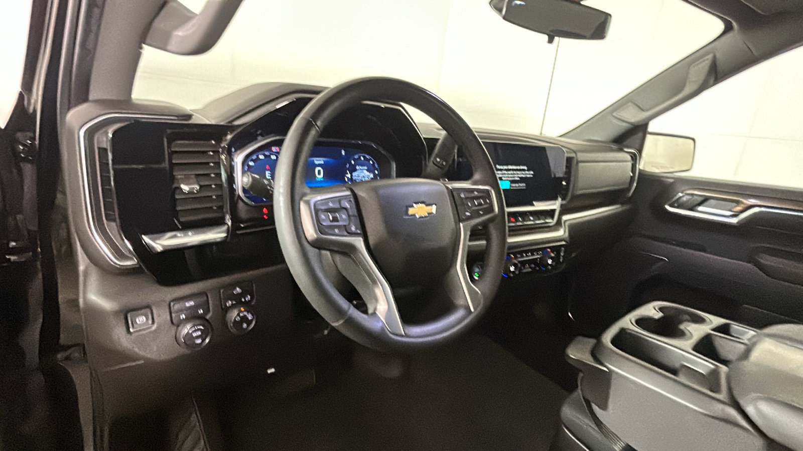 Used 2024 Chevrolet Silverado 1500 LT AWD/4WD image 16
