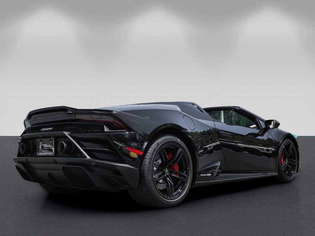Used 2020 Lamborghini Huracan EVO RWD image 3
