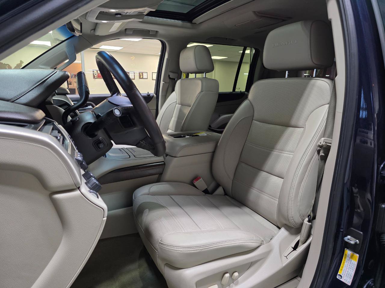Used 2018 GMC Yukon XL Denali w/ Denali Ultimate Package AWD/4WD image 15
