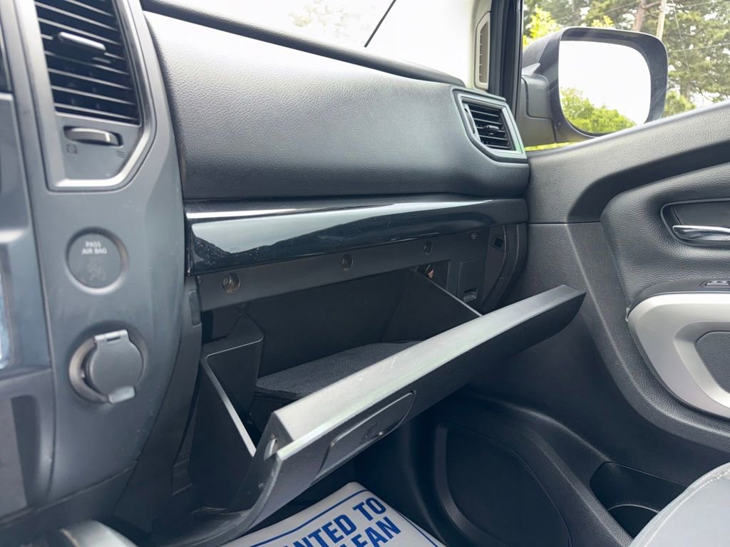 Used 2023 Nissan Titan SV w/ SV Convenience Package image 40