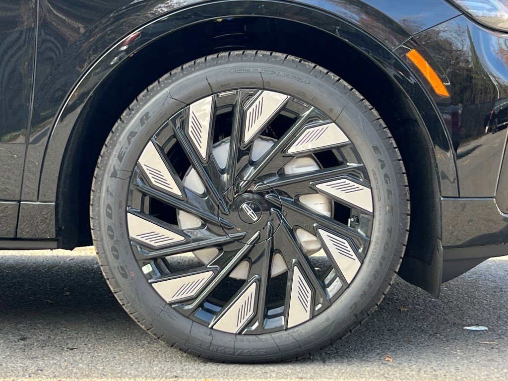 New 2026 Lincoln Nautilus Reserve w/ Jet Appearance Package image 6