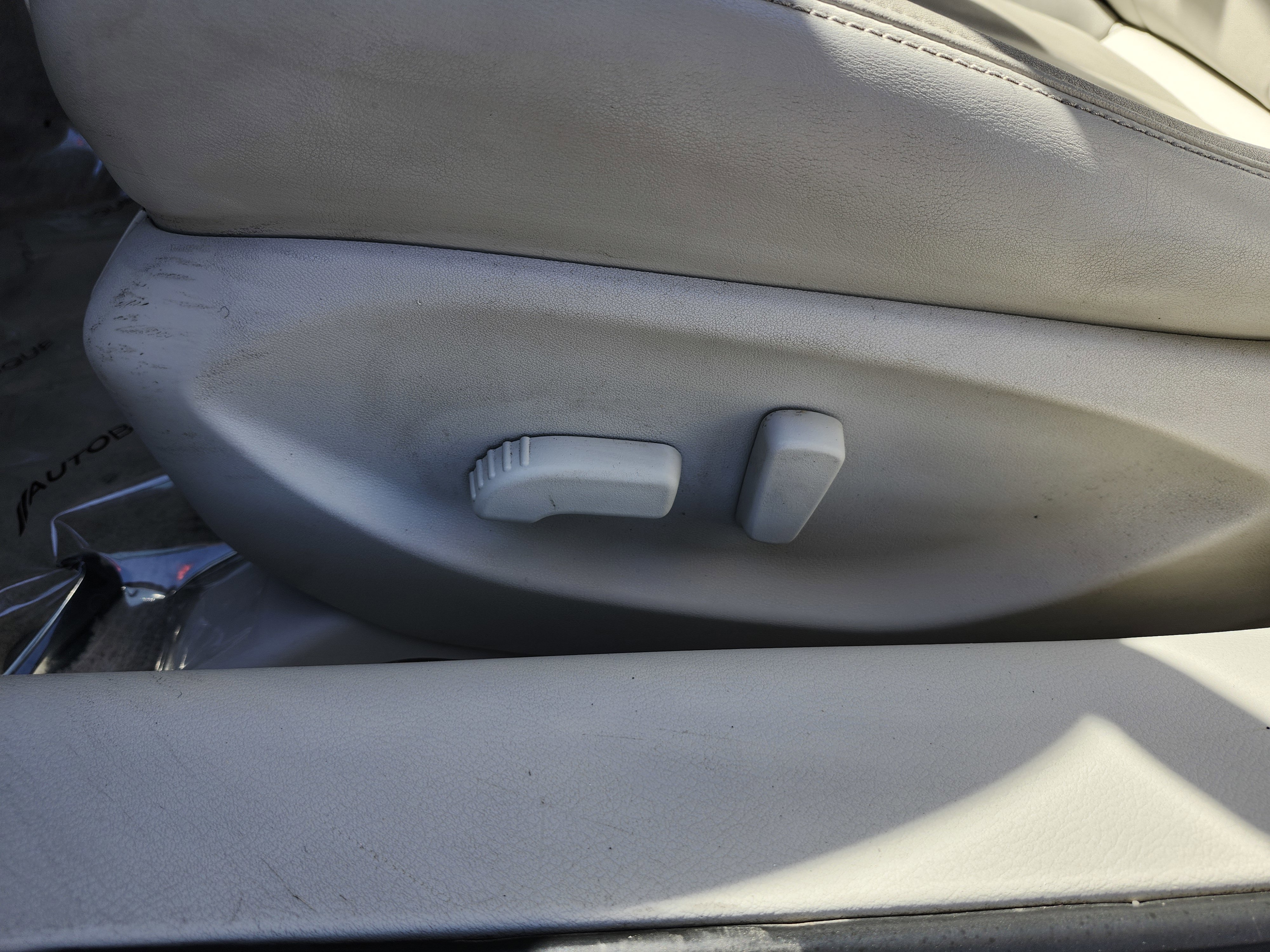 Used 2014 INFINITI Q50 Premium w/ Navigation Package image 25