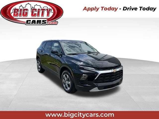 Used 2025 Chevrolet Blazer LT FWD image 1