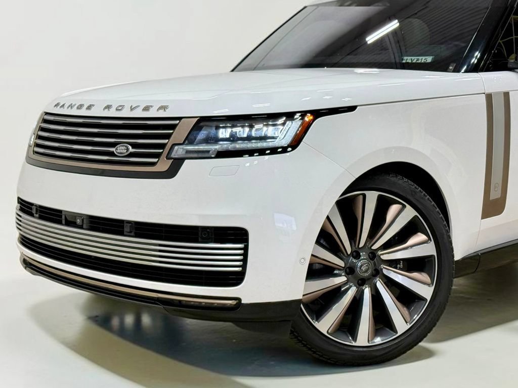 Used 2023 Land Rover Range Rover SV AWD/4WD image 3