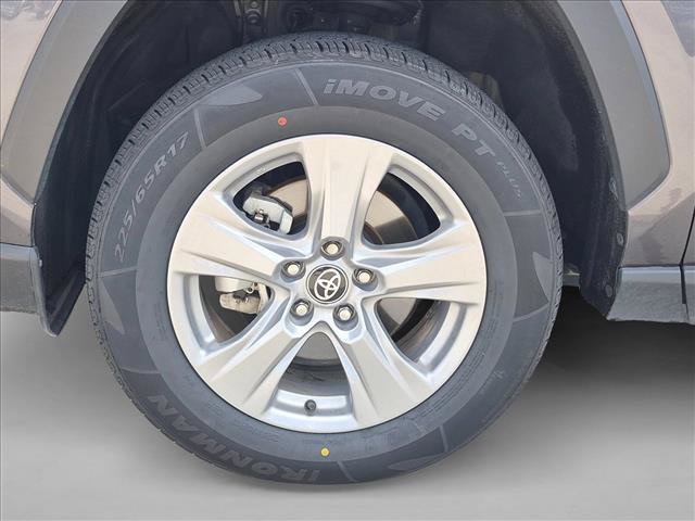 Used 2025 Toyota RAV4 XLE AWD/4WD image 24