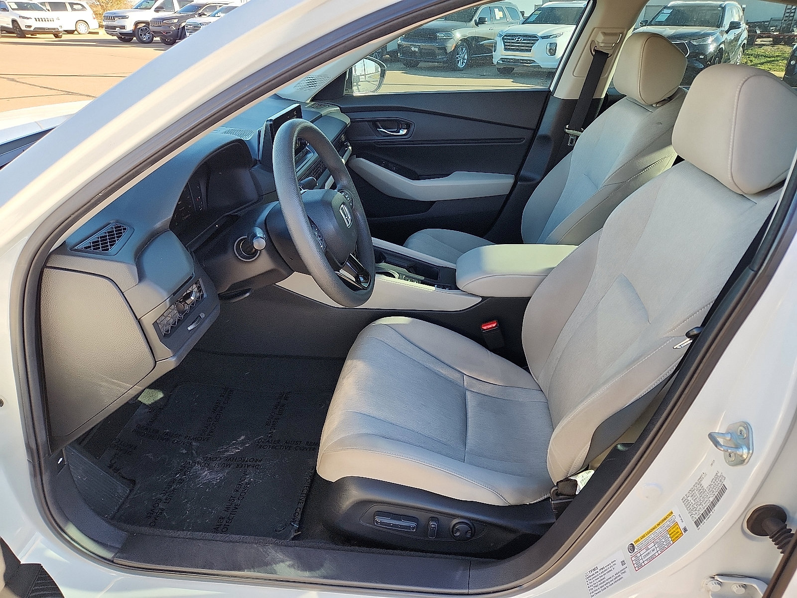 Used 2023 Honda Accord EX image 11