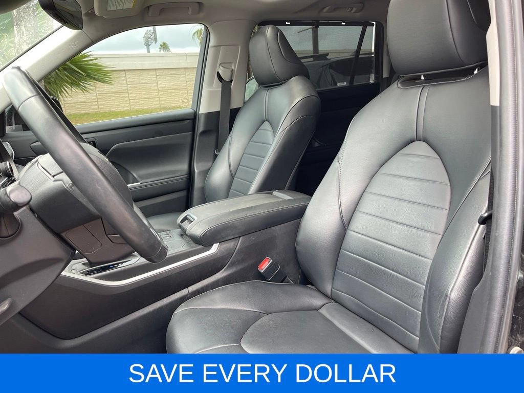 Used 2023 Toyota Highlander XLE FWD image 13