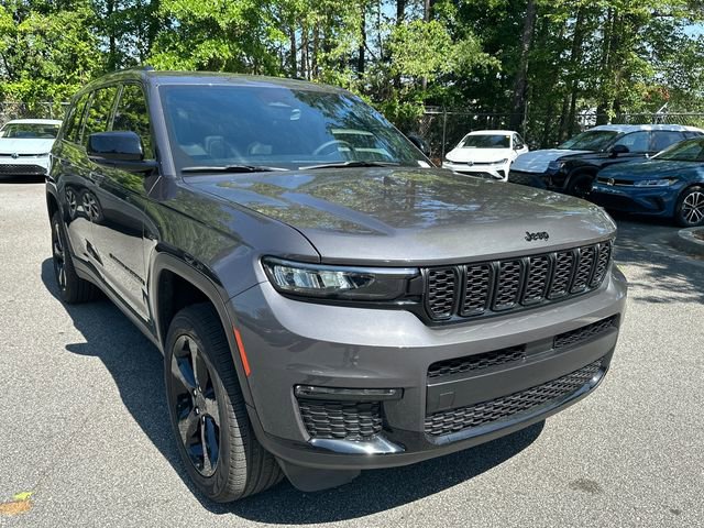 Used 2025 Jeep Grand Cherokee L Limited w/ Black Appearance Package AWD/4WD image 3