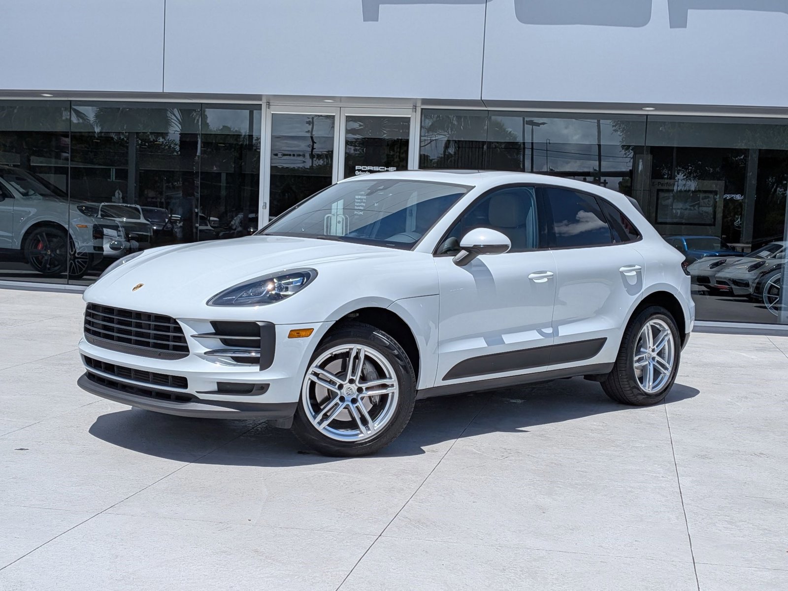 Used 2019 Porsche Macan AWD/4WD image 1