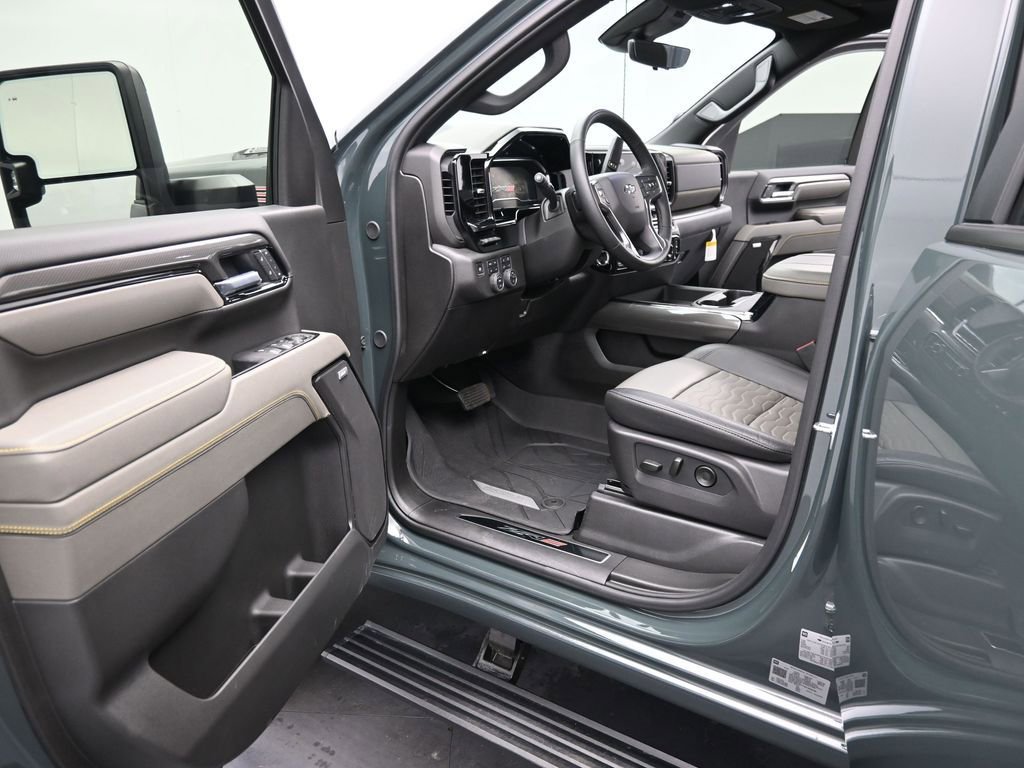 Used 2025 Chevrolet Silverado 2500 ZR2 w/ Technology Package image 15
