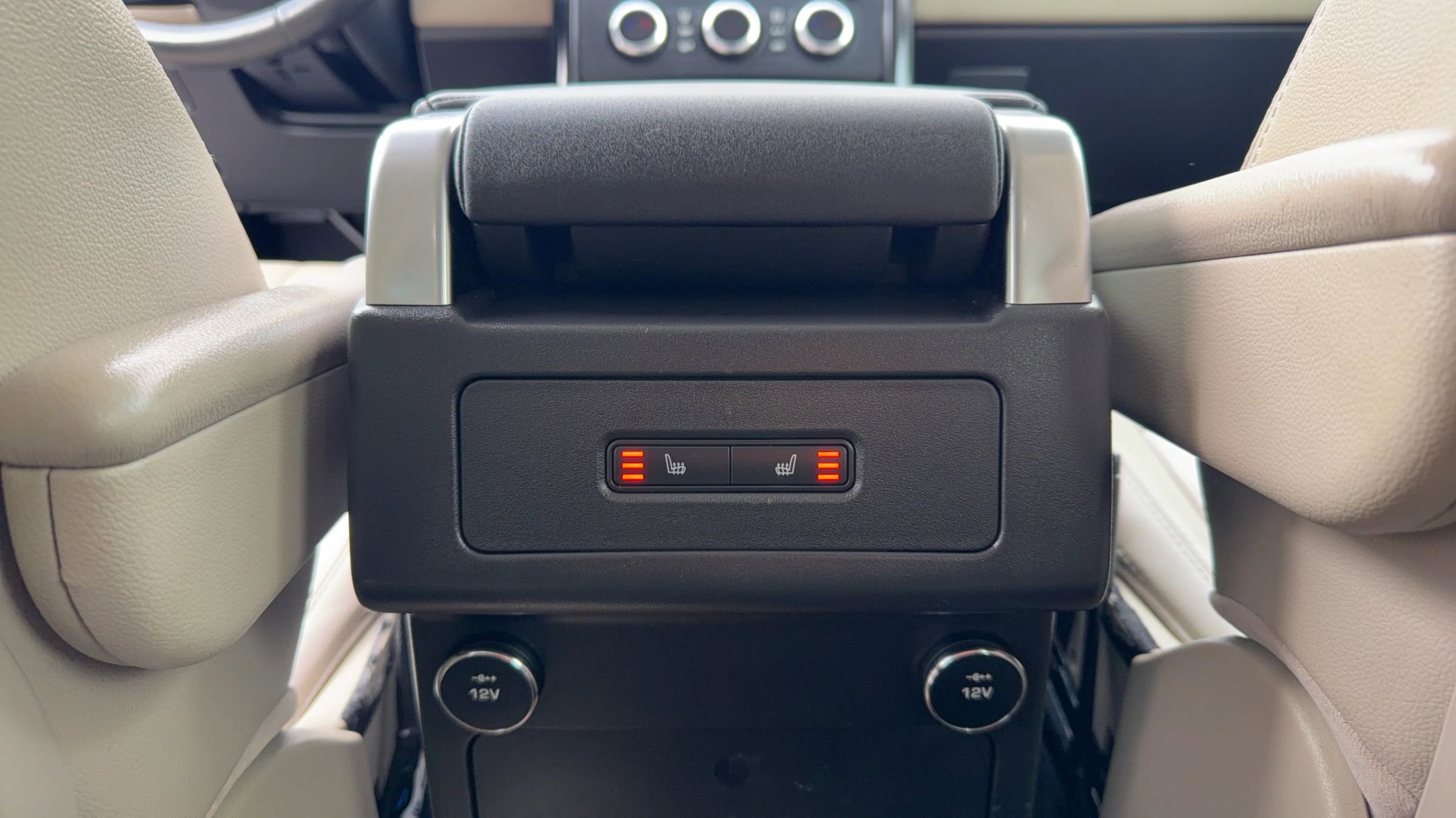 Used 2017 Land Rover Discovery SE image 29