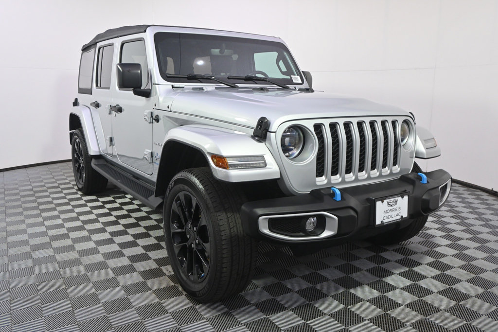 Used 2023 Jeep Wrangler Unlimited Sahara w/ Cold Weather Group AWD/4WD image 9