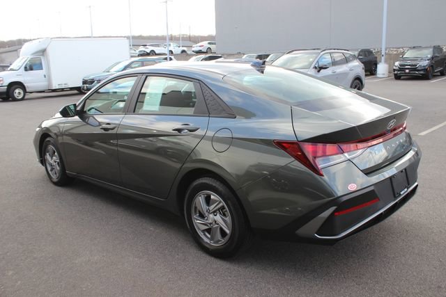 Used 2024 Hyundai Elantra SE image 24