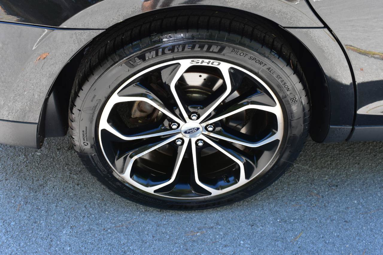 Used 2015 Ford Taurus SHO AWD/4WD image 27