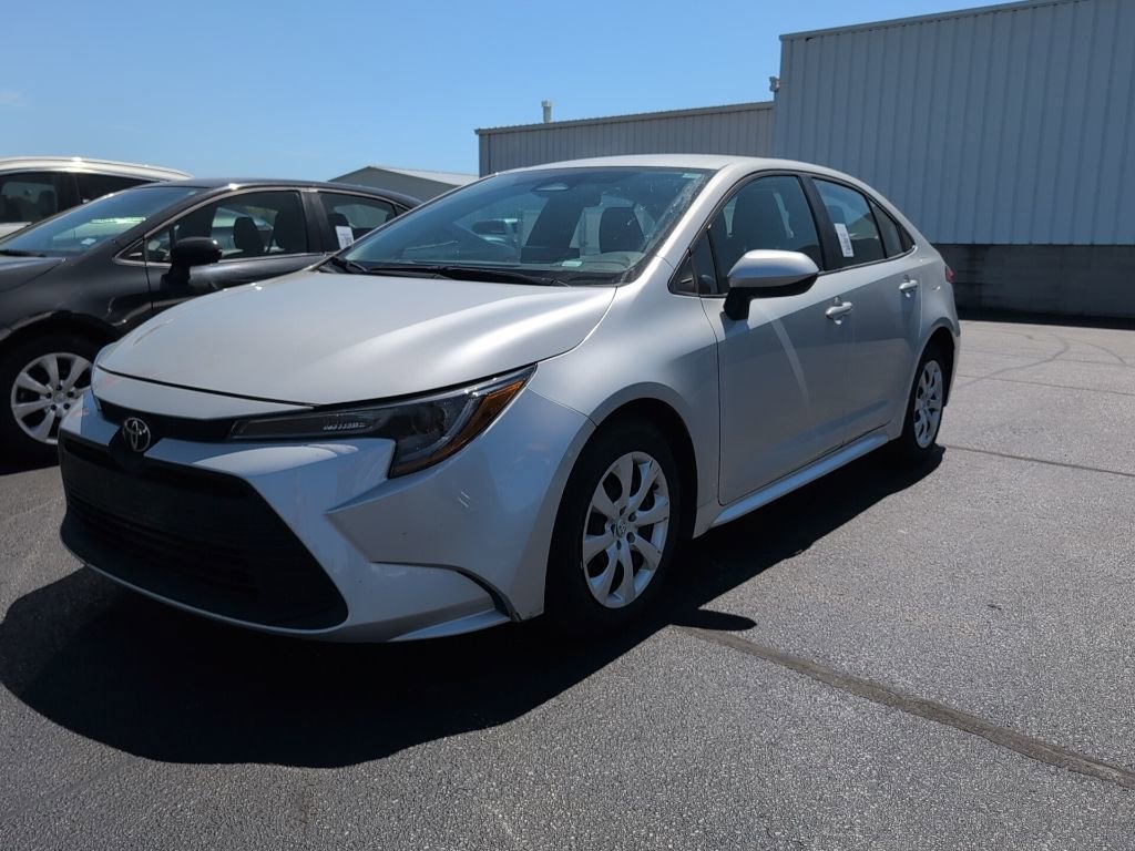 Used 2024 Toyota Corolla LE FWD image 4