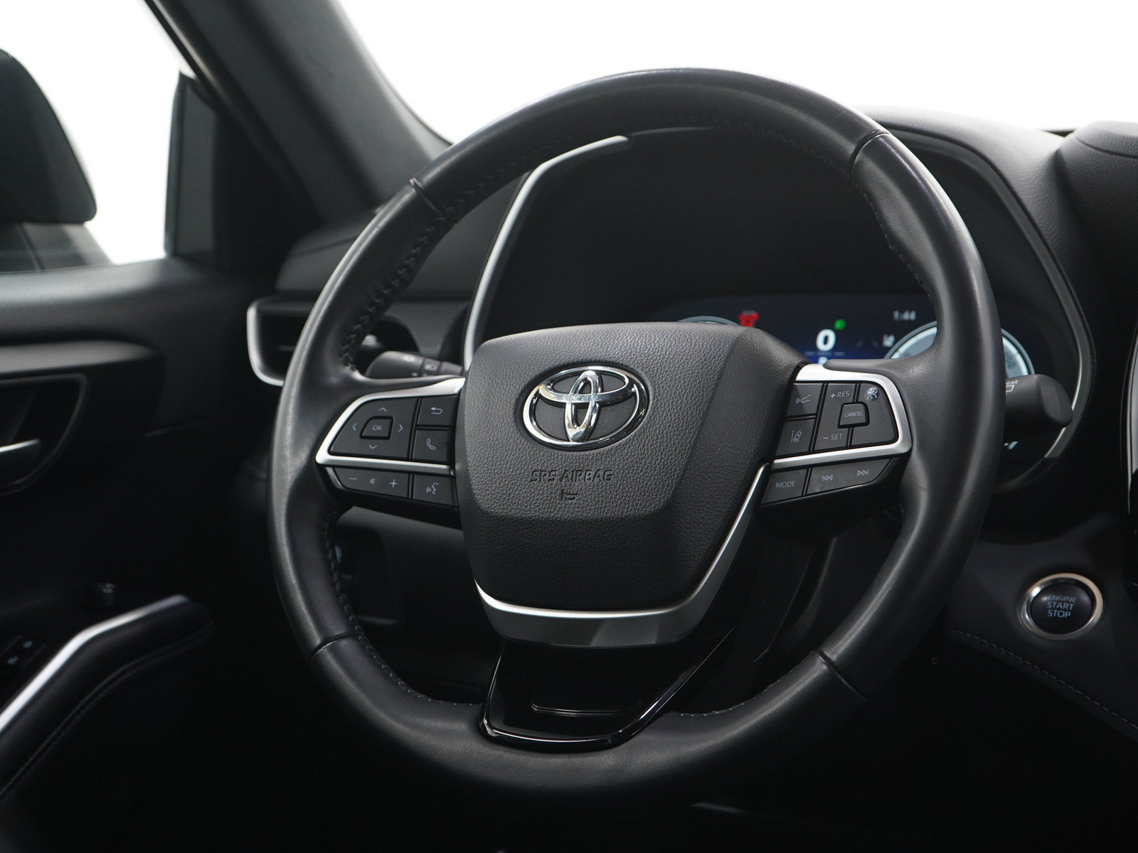 Used 2025 Toyota Highlander XSE AWD/4WD image 15
